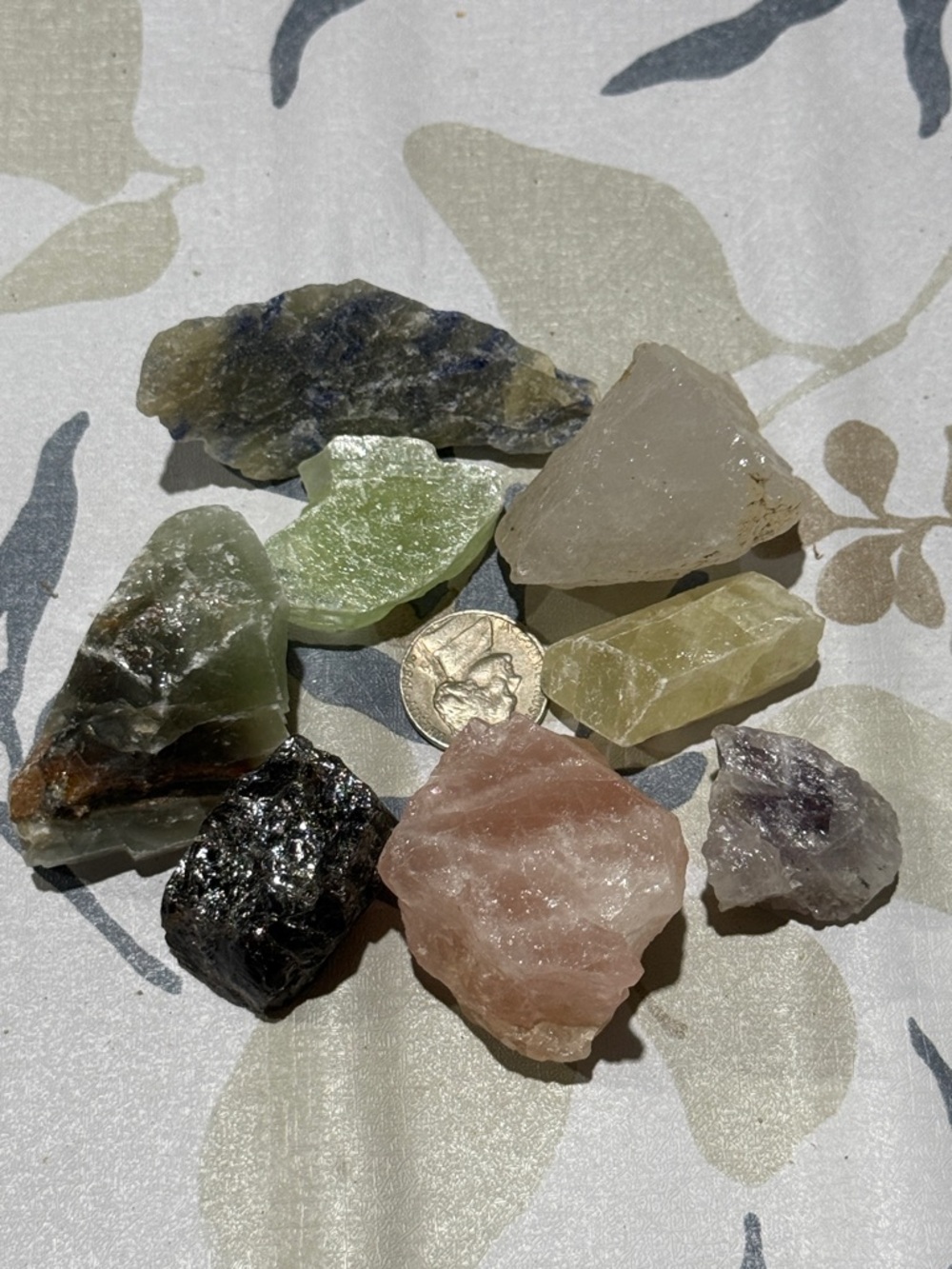 7 Assorted Raw Healing Crystal Lot - Mixed Colors - Picture 1 of 5
